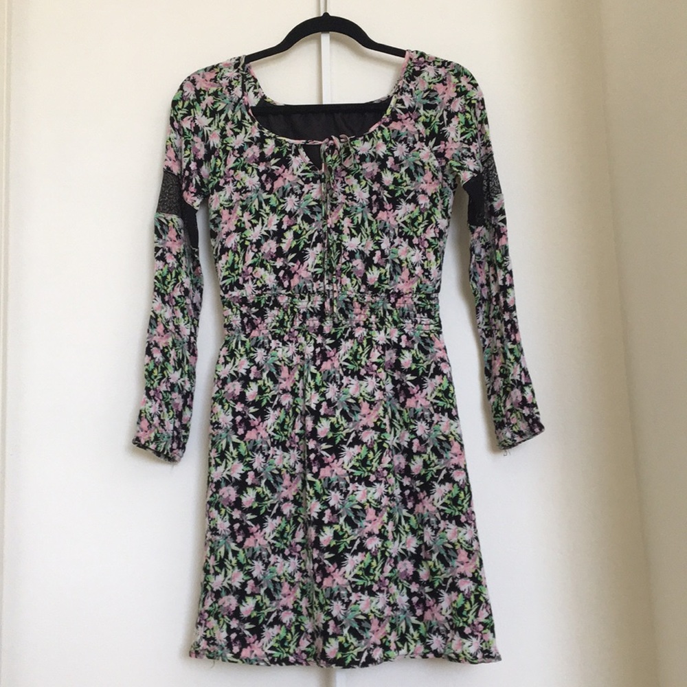 Scoop neck floral dress 🌷🌿